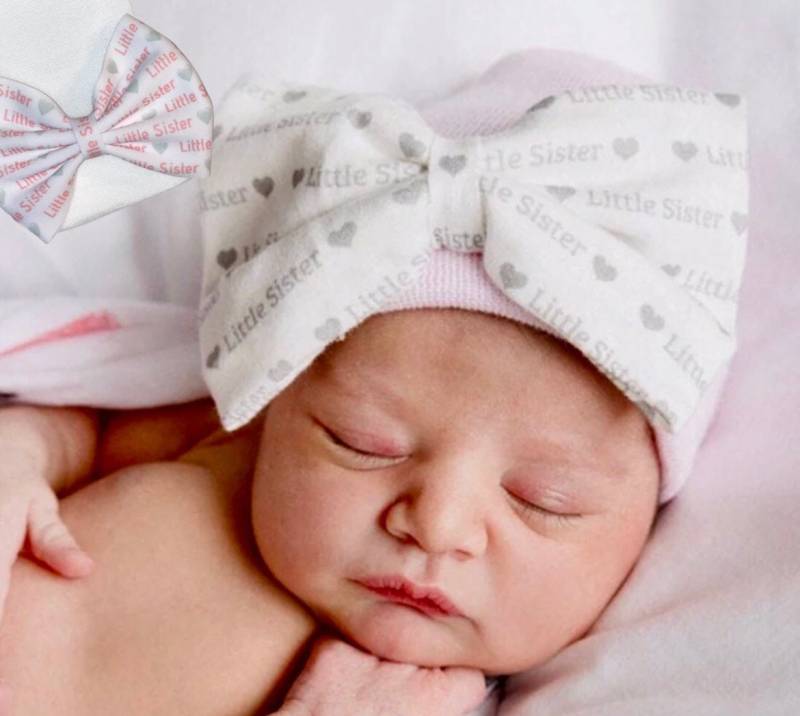 Kleine Schwester Schleifenmütze Custom Made Stoffschleife. Neugeborenen Krankenhaus Hut. Kleinkind Mütze. Säugling Outfit. Nettes Geschenk Exklusiv von PoshBabyLoves