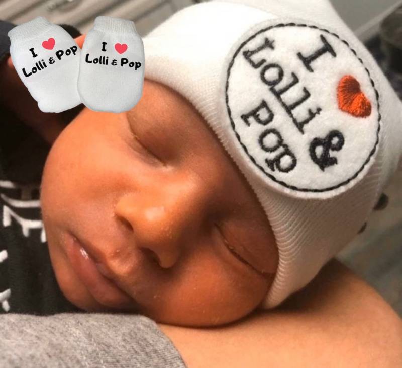 Neugeborenen Beanie Mütze. Ich Liebe Lolli & Pop. Option Handschuhe Dazu Wahl Der Hut Colors.perfect Geschenk Krankenhaus Hut. Babys Erstes von PoshBabyLoves