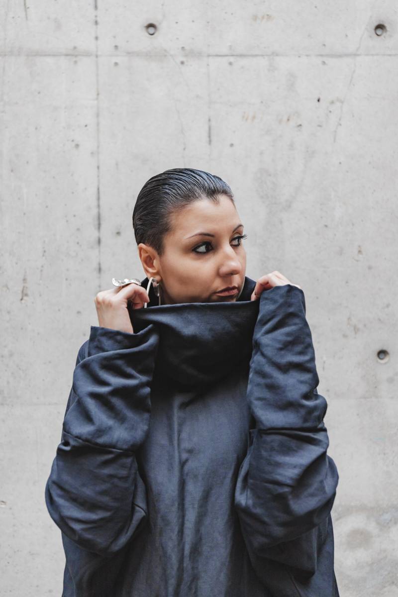 Rollkragen Leinenkleid, Baumwoll Maxikleid Mit Taschen, Dark Academia Kleid, Schwarzes Leinenhemd Langarm Herbstkleid Rollkragen Leinenkleid, Baumwoll Maxikleid Mit Taschen, Dark Academia Kleid, Schwarzes Leinenhemd Langarm Herbstkleid von PoshClocheClothing