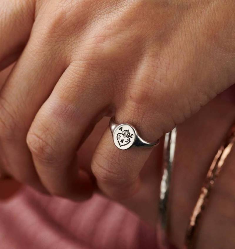 Personalisierte Sterling Silber Sacred Heart Siegelring - Handgemacht von PoshTottyDesigns