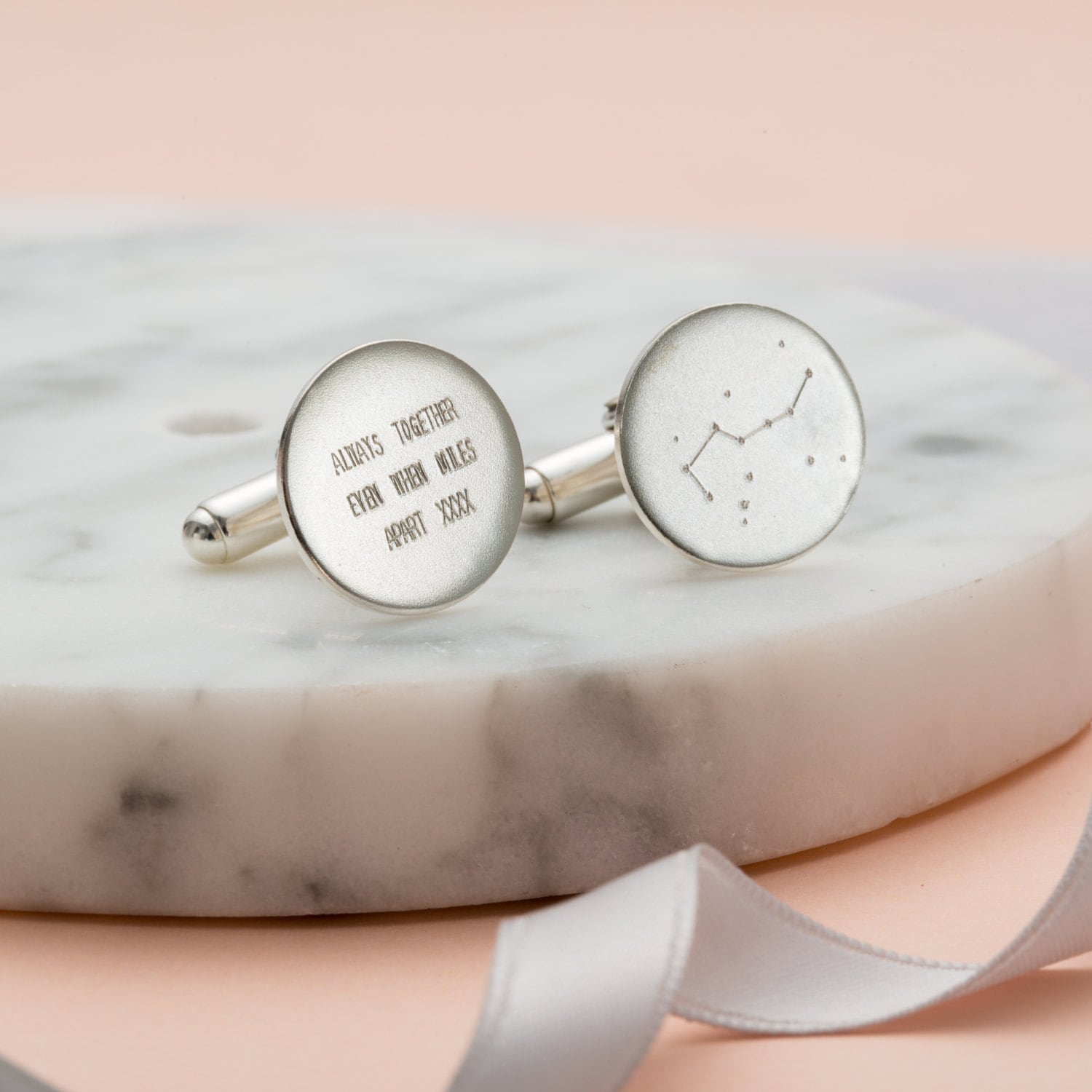 Handgravierte Manschettenknöpfe Mit Sternbild Pflug | Personalisiertes Star Design Geschenk Für Reisende & Sterngucker von PoshTottyDesigns