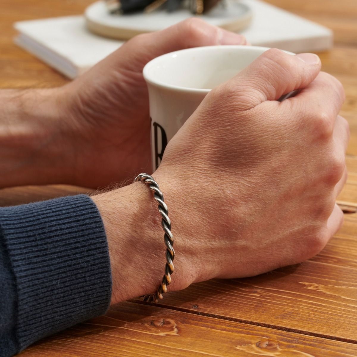 Twisted Oxidierte Silbermanschette Für Herren | Handarbeit Armband Manschette von PoshTottyDesigns