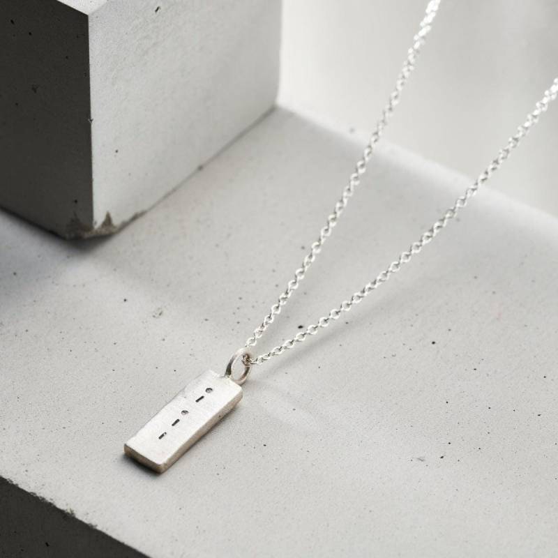 Personalisierte Sterling Silber Morse-Code-Tag-Halskette von PoshTottyDesigns