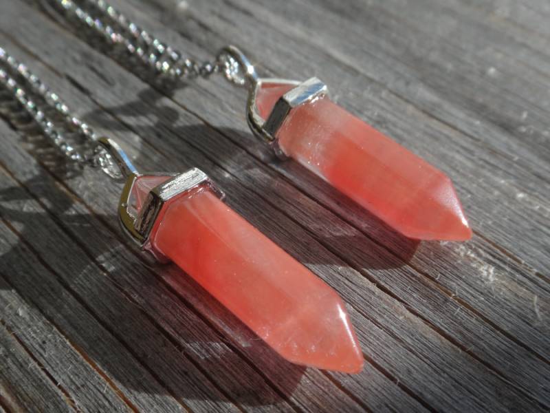 Cherry Quarz Anhänger Halskette Kirsche Von Quarzsteinchen Für Chakra Heilung Overlay Zeigt. Edelstahl Silber von PositiveMindSo