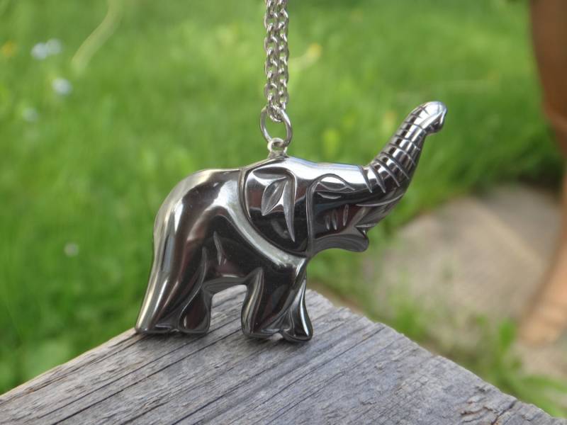 Hämatit-Elefant. Halbedelstein. Kette Aus Edelstahl. Schmuck Hindu Glück Zen. Halskette Des Zufalls. Fengshui von PositiveMindSo