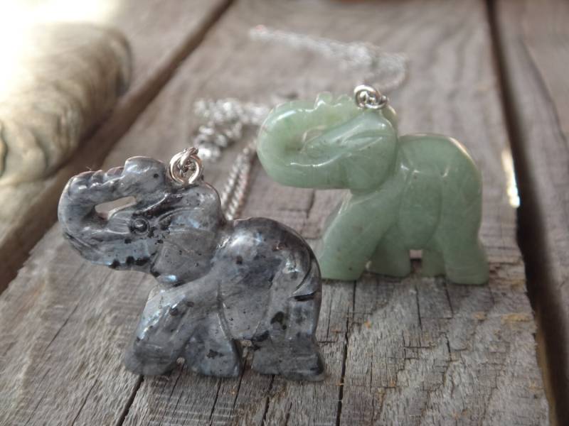 Halbedelstein Elefant. Der Labradorit Larvikit Oder Aventurin. Kette Aus Edelstahl. Schmuck Hindu Glück Zen. Chance von PositiveMindSo