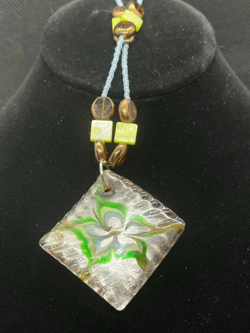 Glasblumen Kette Glasblumen Kette von PossibleWorlds