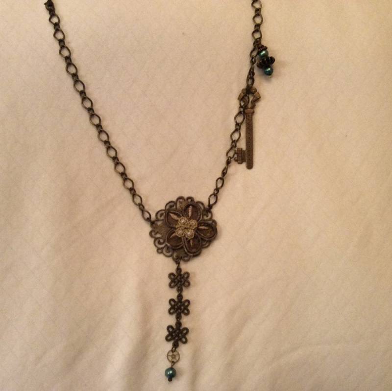 Seitenverschluss Blume Halskette Seitenverschluss Blume Halskette von PossibleWorlds