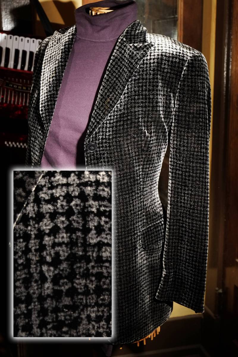 Samt Giorgio Armani Le Collezioni Blazer Schwarz Und Grau Muster Mit Spitzen Lapels Made in Italy Gr. 4 von PostalCommerce