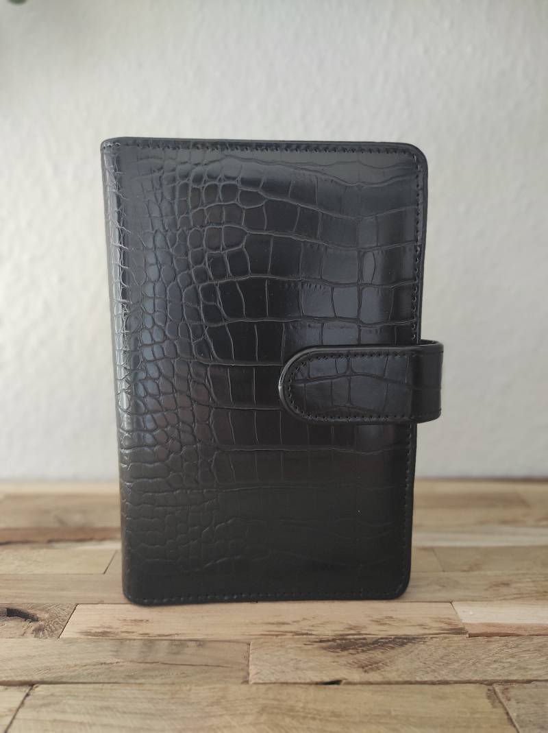 A6 Croco Budgetplaner Kunstleder in Schwarz von KidslyShop