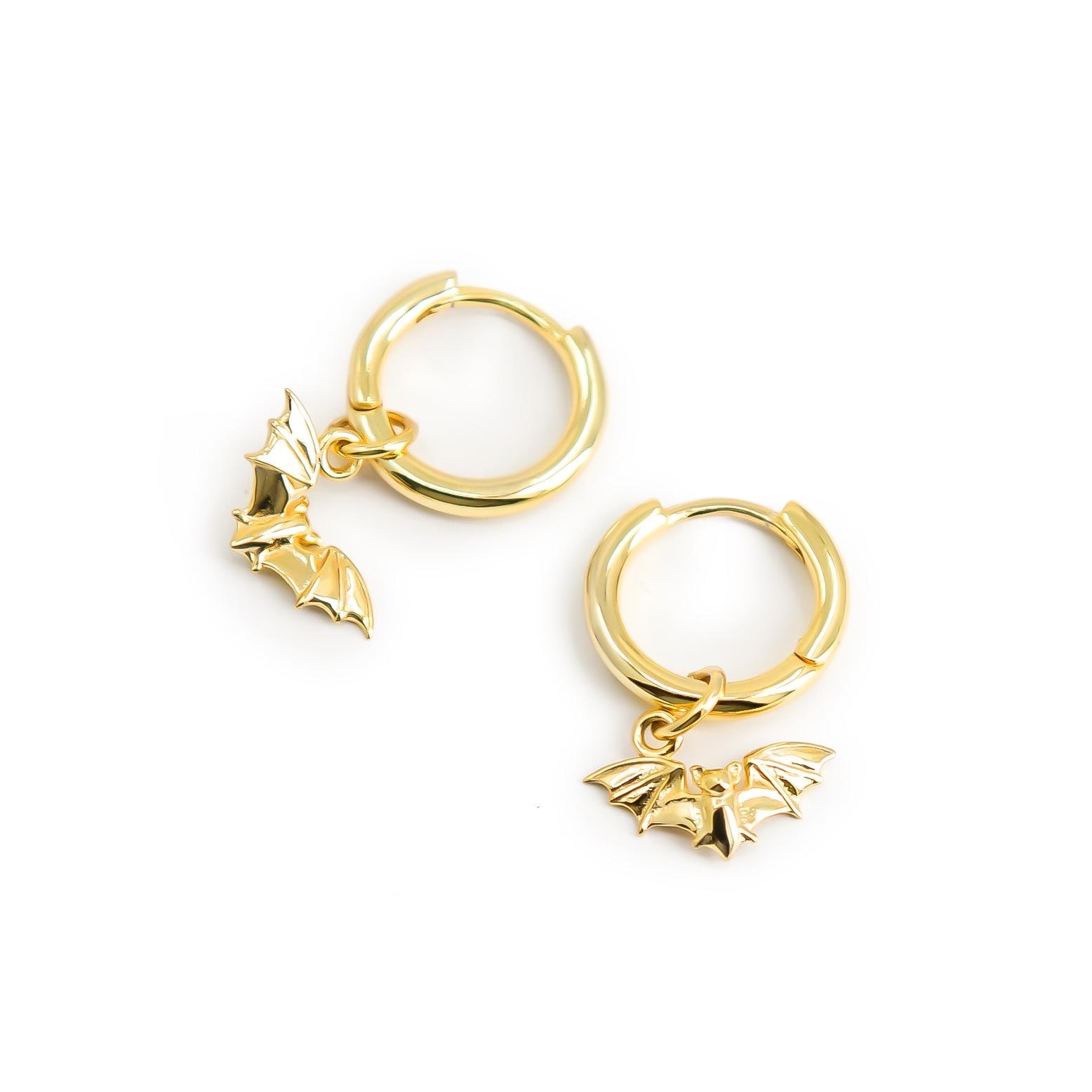 Fledermaus Ohrringe Gold, Creolen Mit Anhänger 14K Vergoldetes 925 Silber, Halloween Ohrringe, Gothic Schmuck Geschenk Für Frauen Fledermaus Ohrringe Gold, Creolen Mit Anhänger 14K Vergoldetes 925 Silber, Halloween Ohrringe, Gothic Schmuck Geschenk Für Frauen von PourLaRebelle