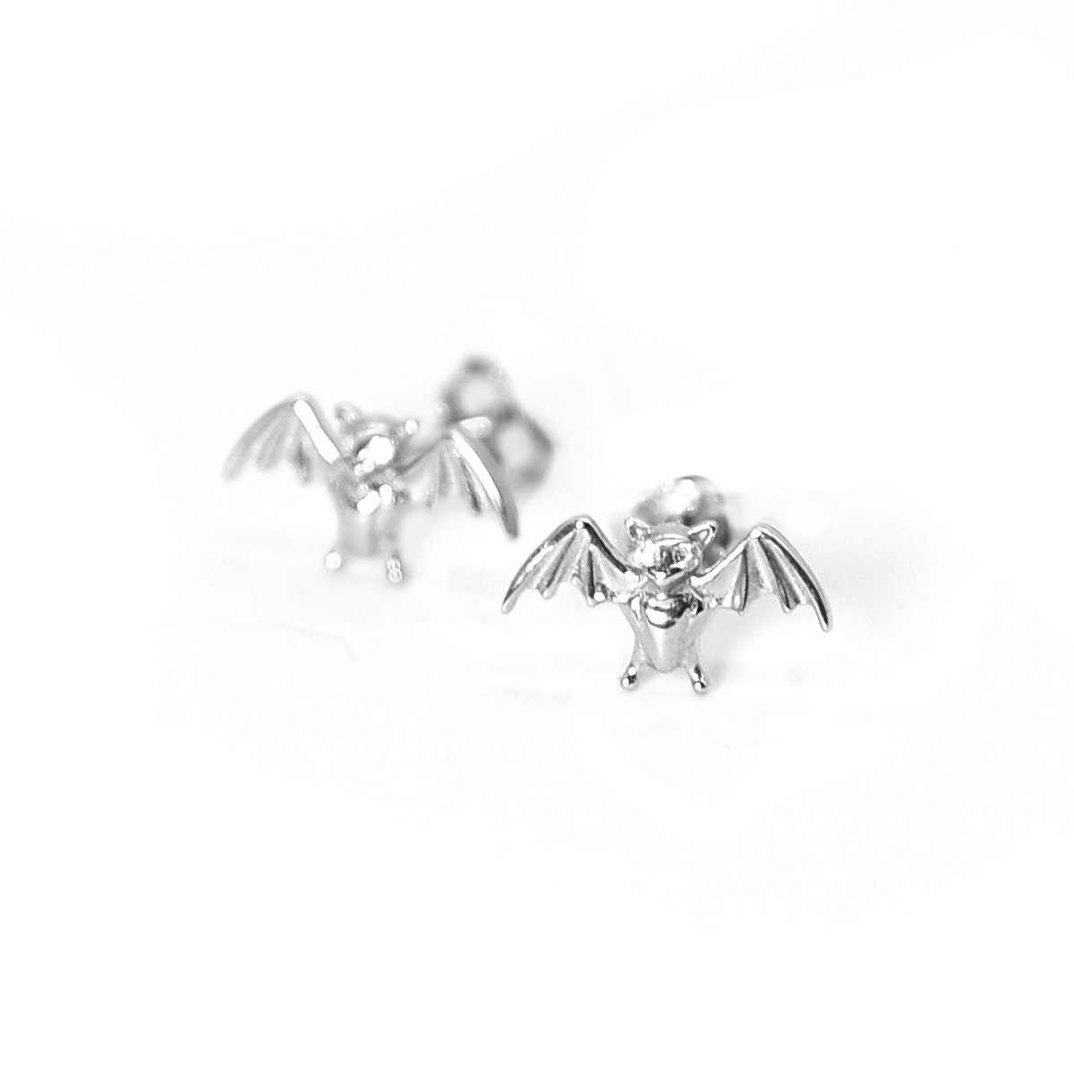 Fledermaus Ohrringe Silber 925, Ohrstecker, Tiere, Kleine Ohrstecker Silber, Schmuck, Halloween Fledermaus Ohrringe Silber 925, Ohrstecker, Tiere, Kleine Ohrstecker Silber, Schmuck, Halloween von PourLaRebelle