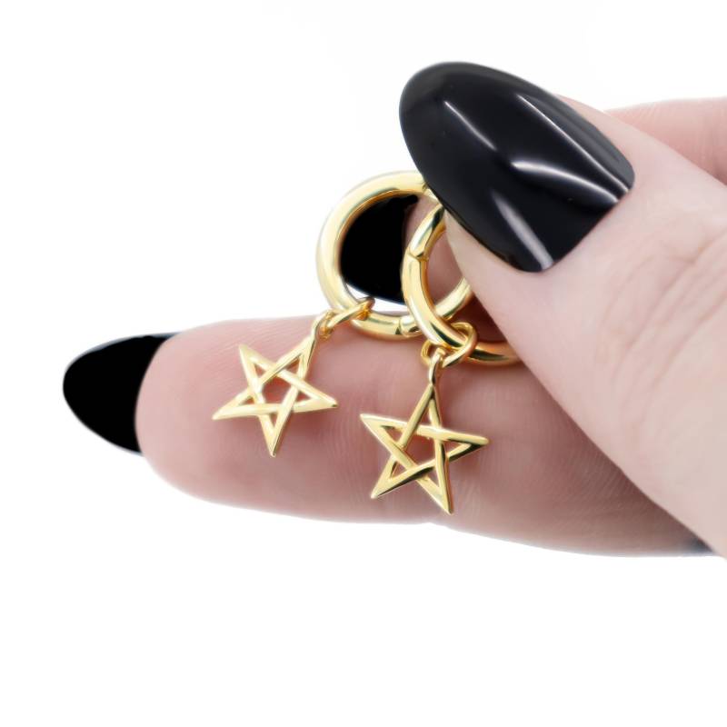 Pentagramm Stern Ohrringe Gold, Creolen Mit Anhänger 14K Vergoldete 925 Silber, Huggie Ohrringe, Hexen Schmuck Geschenk von PourLaRebelle