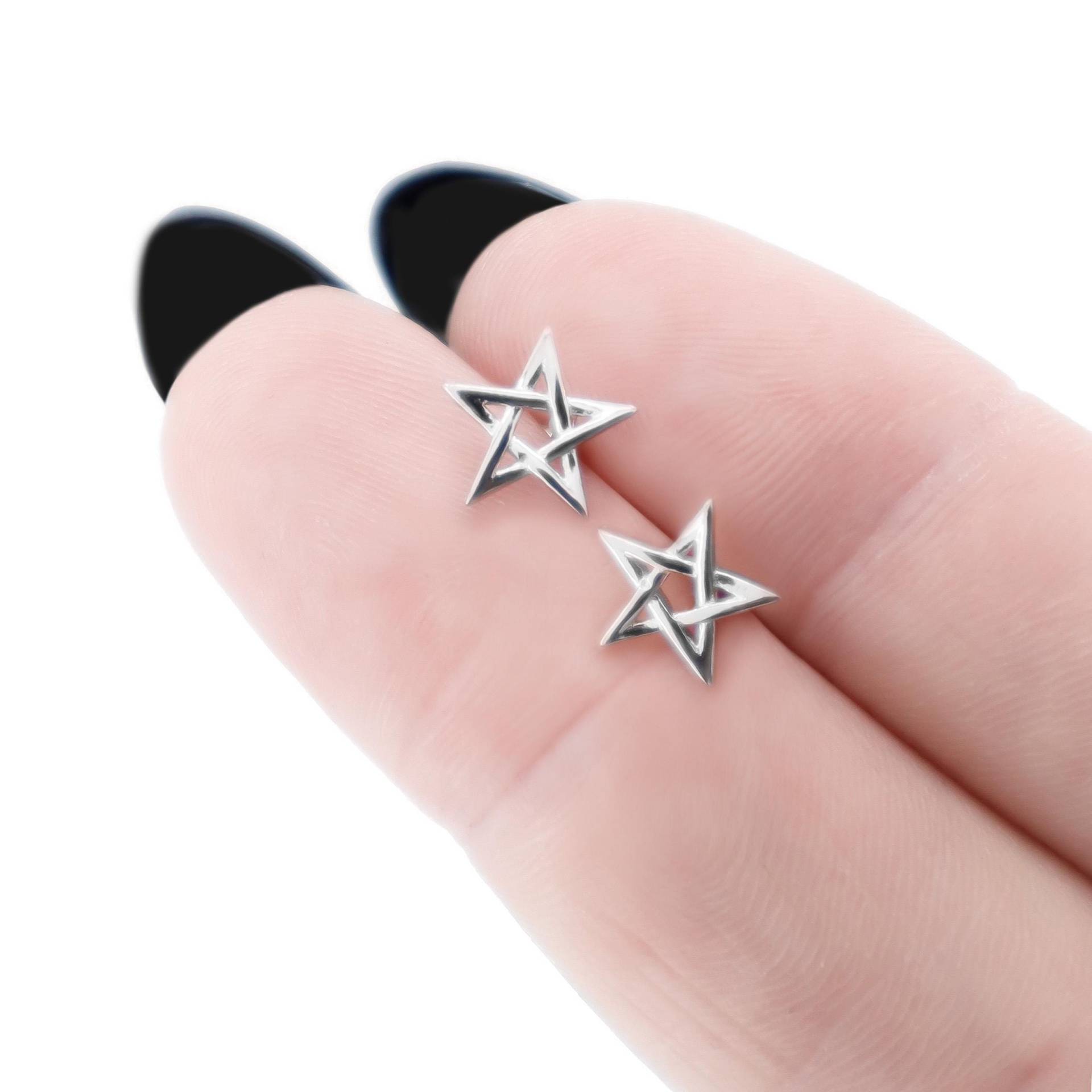 Pentagramm Stern Ohrringe Silber 925, Kleine Ohrstecker Silber, Hexe, Ohrring Sterne, Gothic Schmuck Geschenk Für Frauen Pentagramm Stern Ohrringe Silber 925, Kleine Ohrstecker Silber, Hexe, Ohrring Sterne, Gothic Schmuck Geschenk Für Frauen von PourLaRebelle