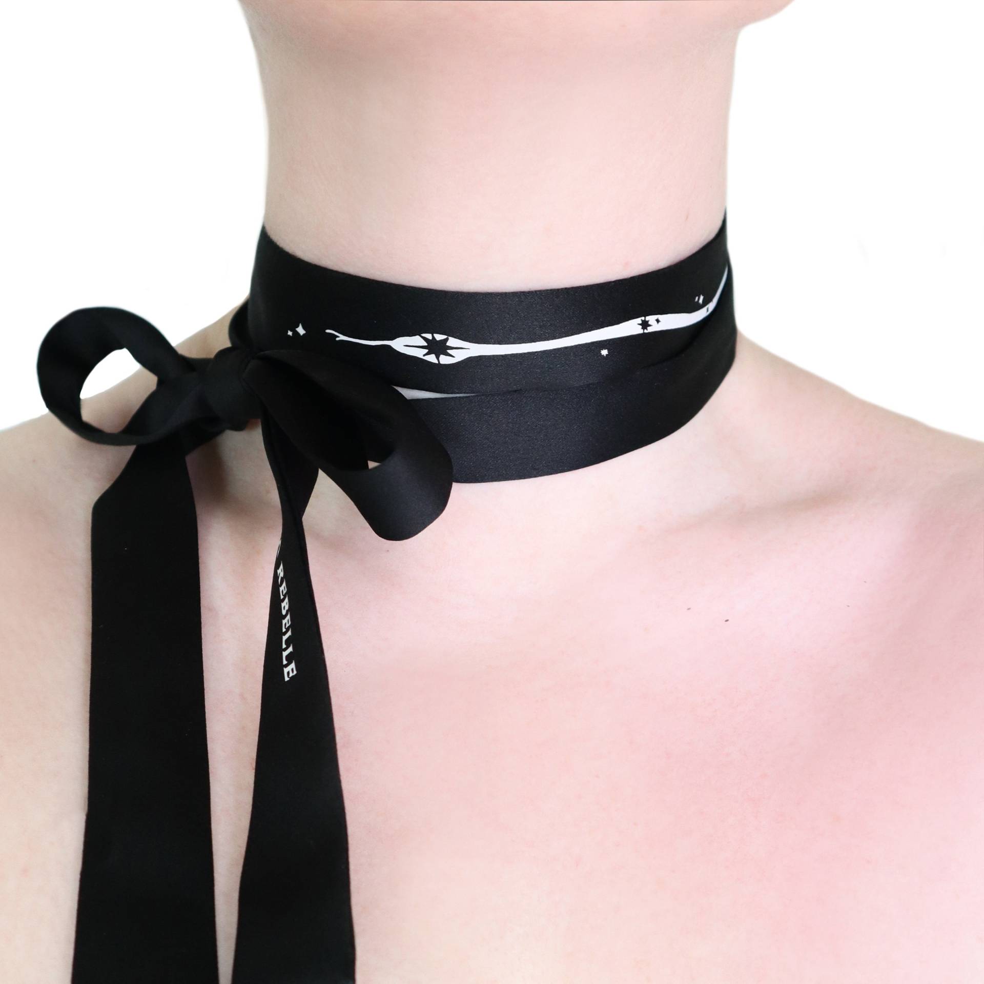 Schmaler Schal Damen Schlange Schwarz | Haarband Gothic Satin Stirnband Krawatte Halstuch Halsband Schleife von PourLaRebelle