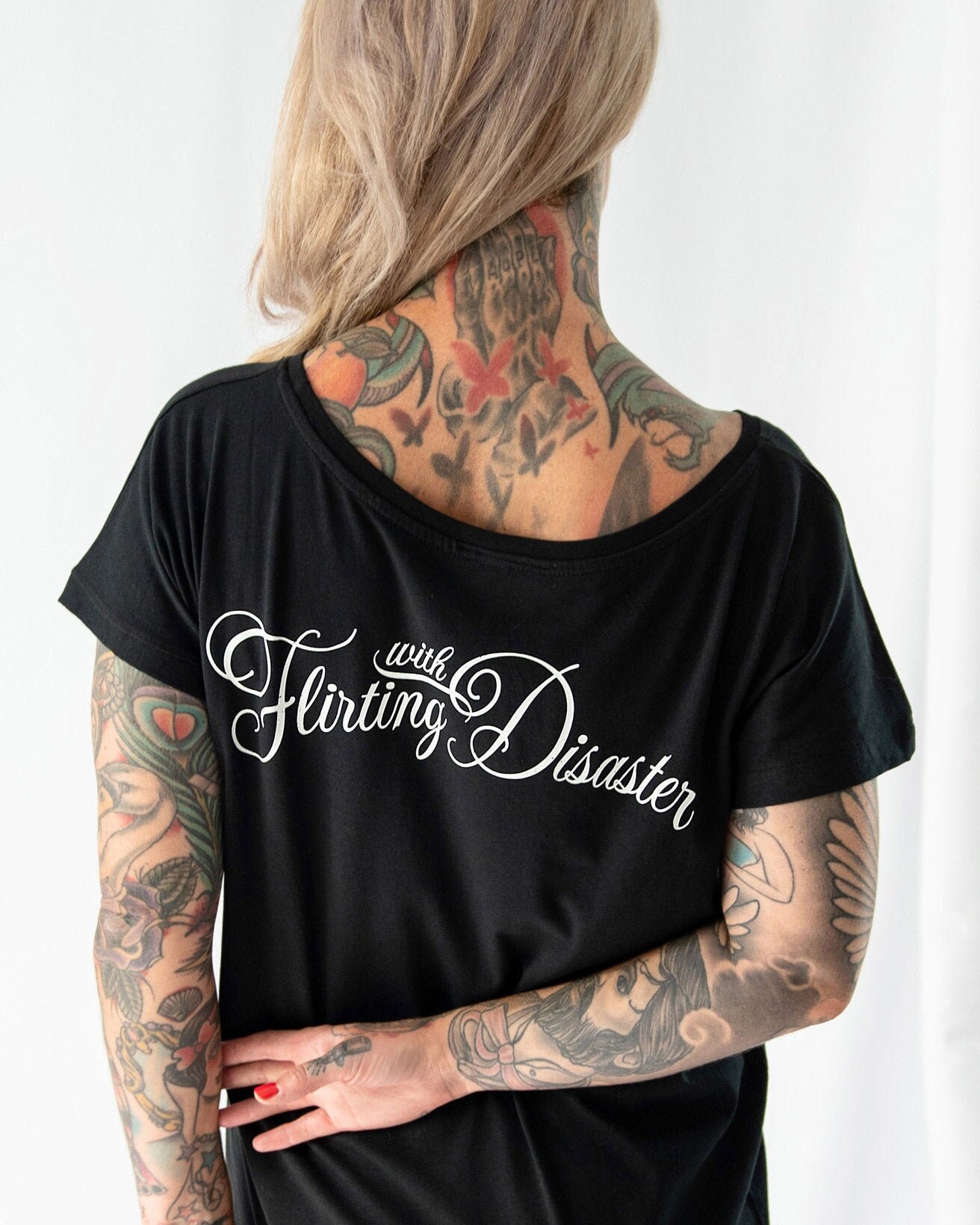 Tshirt Damen Schwarz Dolch Flirting With Disaster | T Shirt Spruch Grafik T-Shirts Rock Band T-Shirts, Grunge Shirt, Vintage Retro von PourLaRebelle