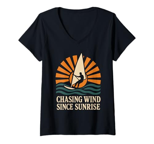 Damen Eat Sleep Windsurf Repeat Board Addict Tribe Emblem im Retro-Look T-Shirt mit V-Ausschnitt Damen Eat Sleep Windsurf Repeat Board Addict Tribe Emblem im Retro-Look T-Shirt mit V-Ausschnitt von Powered by Wind Surf Crew Extreme Sailboard Tribe