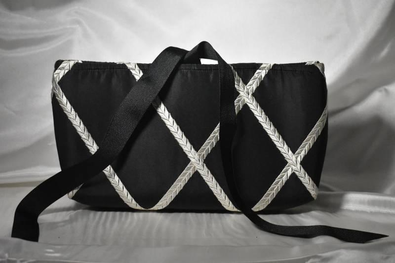 Brooke Lovett - Schwarzem Crêpe-Kupplung von PradlaVintageFinds