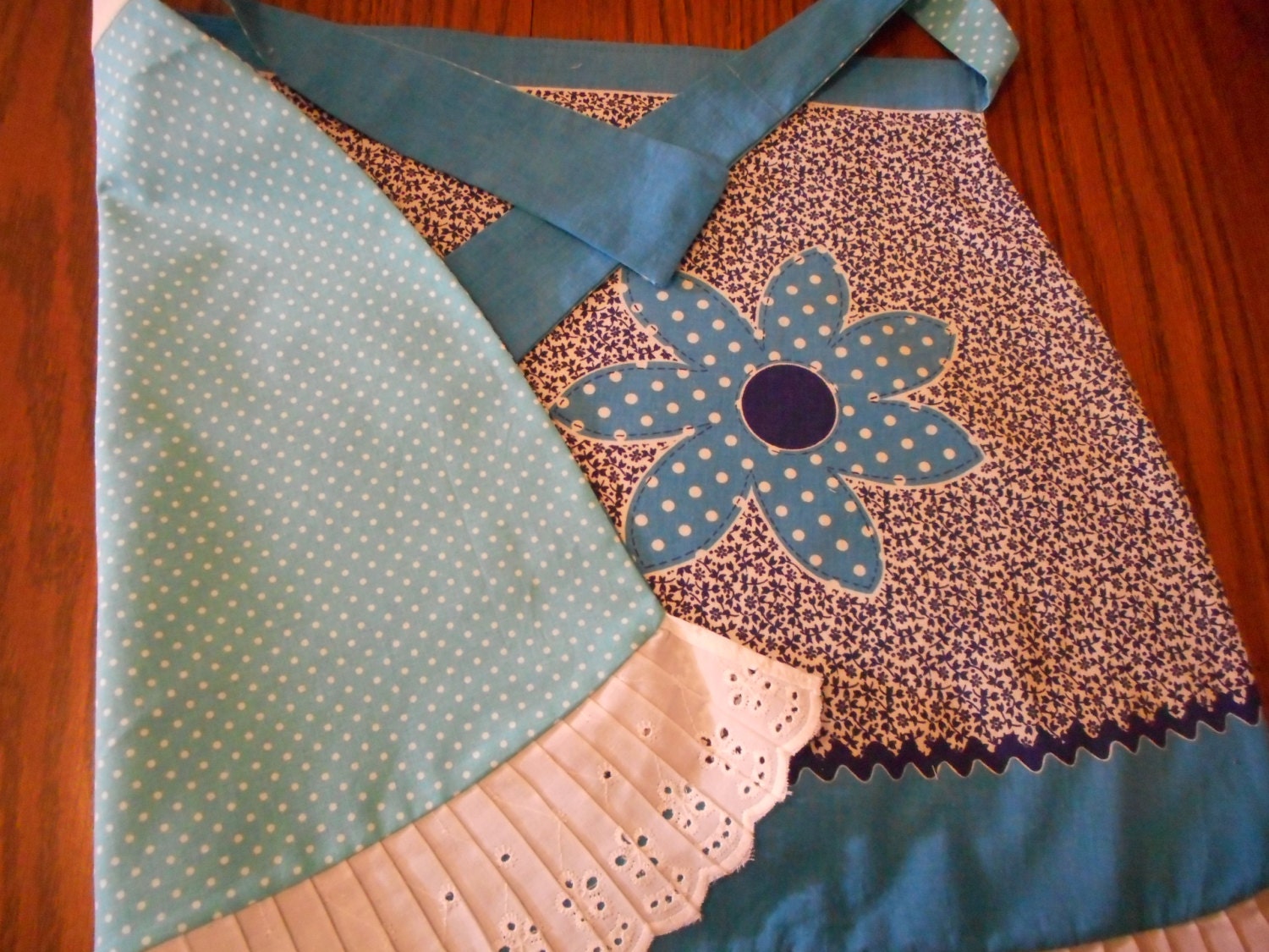 Vintage 1950Er Schürze, Türkis Daisy Und Polka-Dots - Wie Neu von PrairieArtsandCrafts