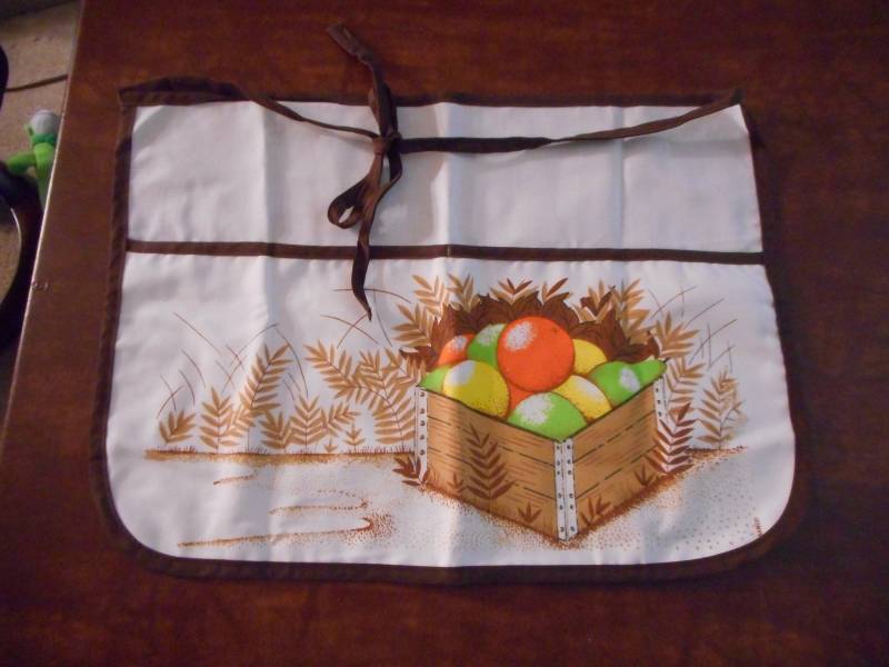 Vintage 1970Er Halbe Schürze - Nos Weiß Mit Brauner Borte Box Obstdruck von PrairieArtsandCrafts