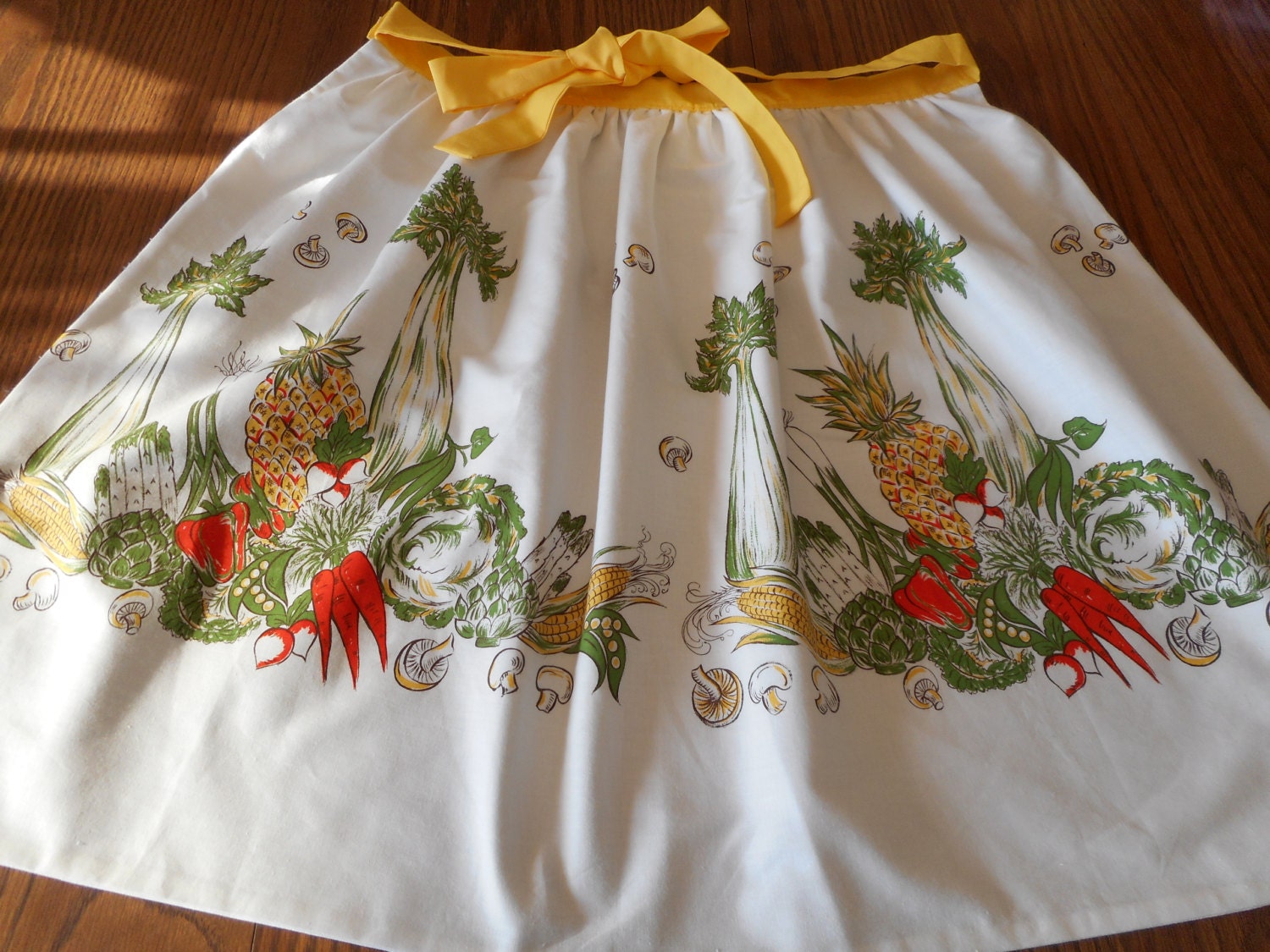 Vintage 1971 Garten Medley Schürze - Wie Neu von PrairieArtsandCrafts