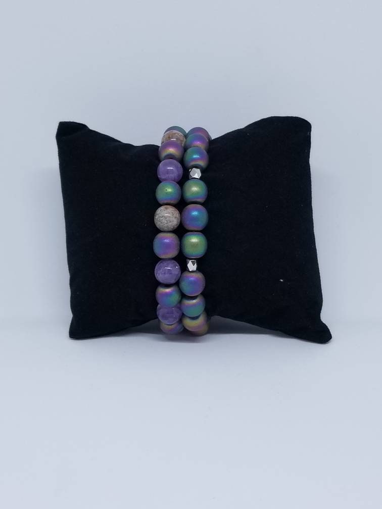 Amethyst Und Bunte Hämatit Stretch Armband-Set Von 2 Armbändern Amethyst Und Bunte Hämatit Stretch Armband-Set Von 2 Armbändern von PrairieDesignsbyMD