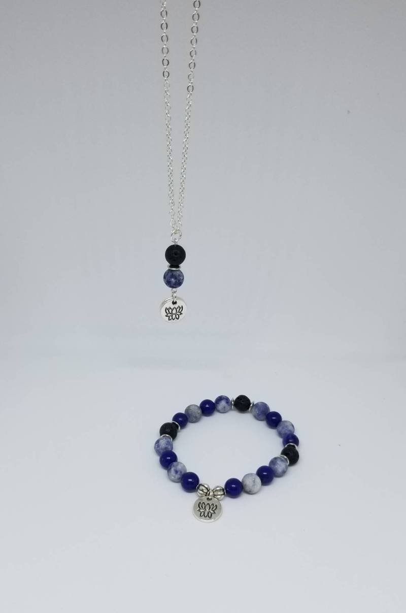Sodalit, Lapislazuli Und Lava Stein Halskette Armband Set Mit Lotus Charme Sodalit, Lapislazuli Und Lava Stein Halskette Armband Set Mit Lotus Charme von PrairieDesignsbyMD