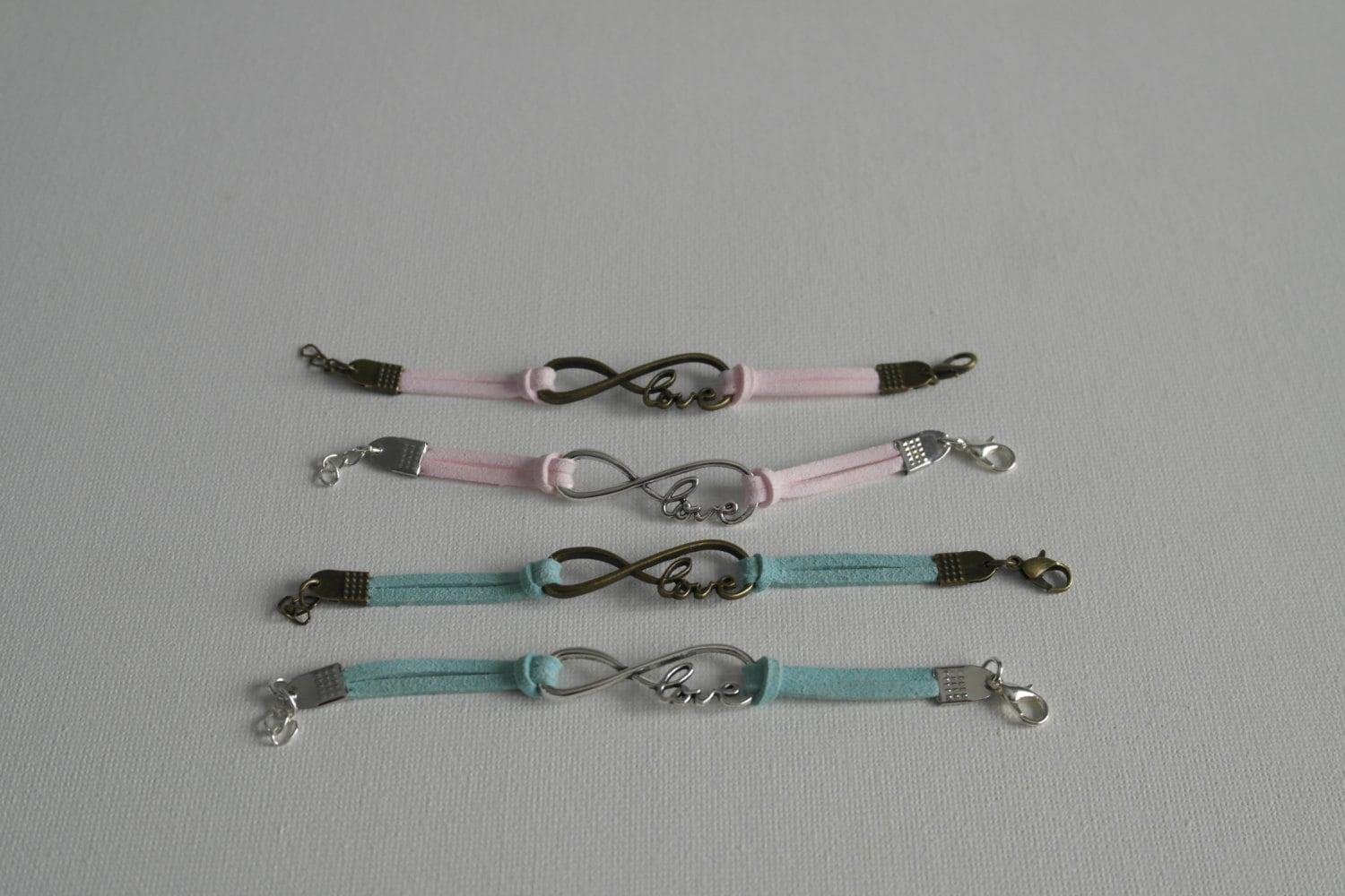 Wildleder-Unendlich-Armband - Kleinkind-Armband Wildleder-Unendlich-Armband - Kleinkind-Armband von PrairieDesignsbyMD