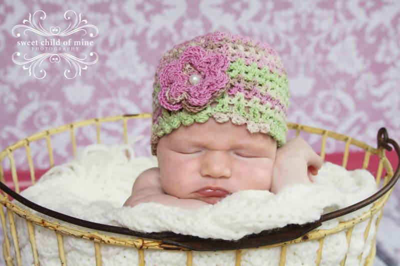 Rosa Wirbel-Neugeborenen-Cloche von PrairieGirlDesignZ