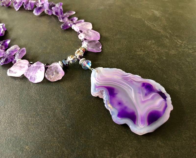 Amethyst Statement Halskette, Lila Stein Riesige Achat Scheibe, Lavendel Platten, Roh Gehämmerter Amethyst, Boho Schmuck 1717 von PrairieIce