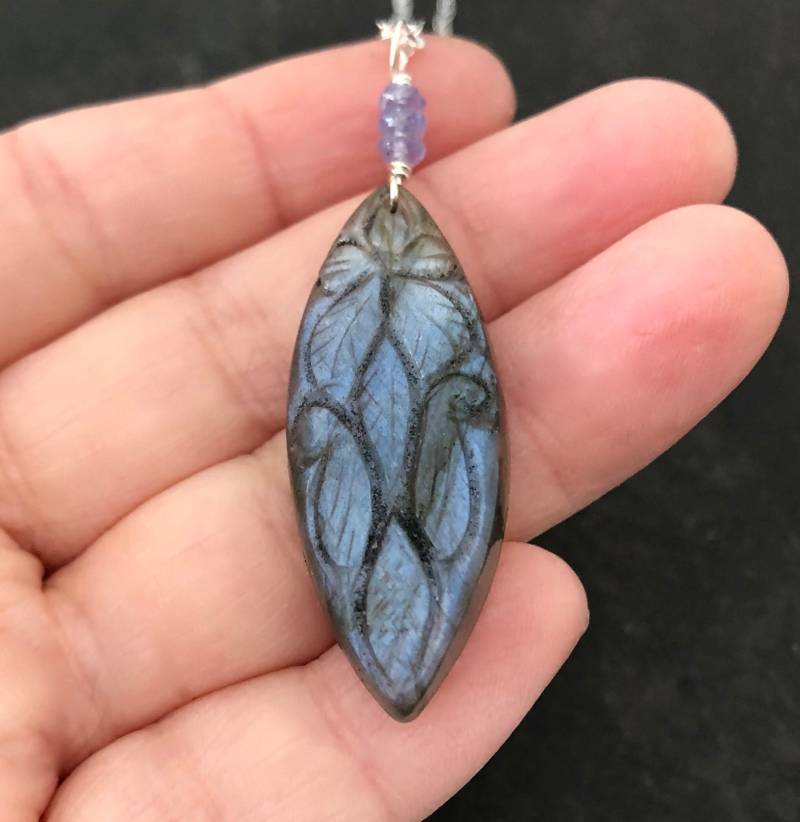 Geschnitzte Labradorit Halskette, Blauer Labradorit, Kornblume Tansanit, Geschnitzter Stein, Sterling Silber, Layering Halskette 1676 von PrairieIce