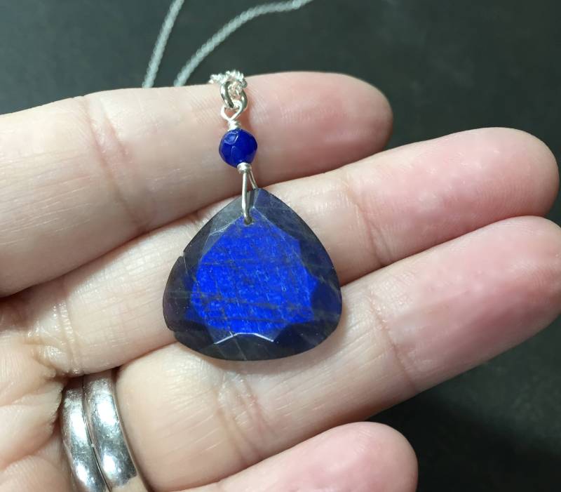 Labradorit Halskette, Blauer Labradorit, Blitz, Naturstein, Facettierte Tropfen, Sterling Silber, Kobalt Achat, Zierliche Schmuck 1397 von PrairieIce