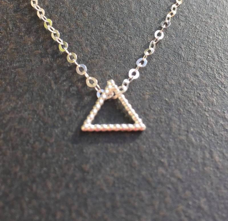 Zierliche Silber Halskette, Dreieck Anhänger, Schwebendes Dreieck, Sterling Silber, Minimalist Zartes Geschenk Für Sie 1267 von PrairieIce