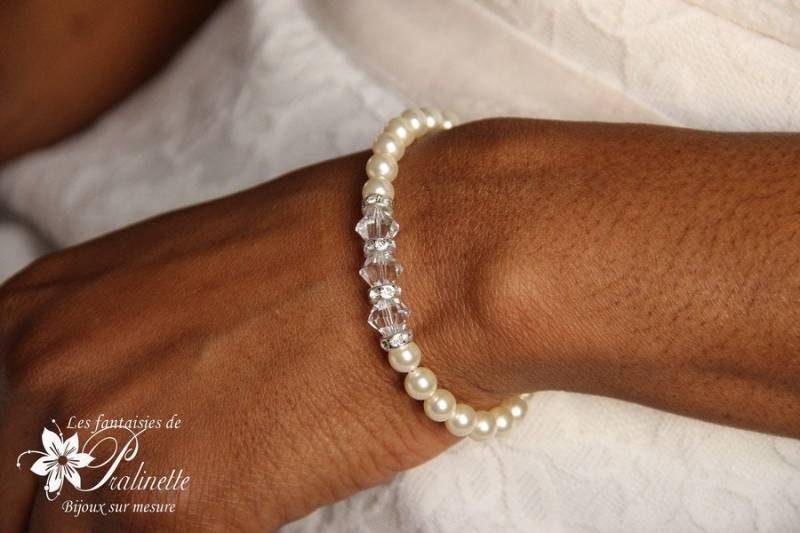 Kristall - Und Perlenhochzeitsarmband, Brautschmuck, Hochzeitsaccessoires, Hochzeitsschmuck, Brautzeugenarmband Kristall - Und Perlenhochzeitsarmband, Brautschmuck, Hochzeitsaccessoires, Hochzeitsschmuck, Brautzeugenarmband von Pralinettebijoux
