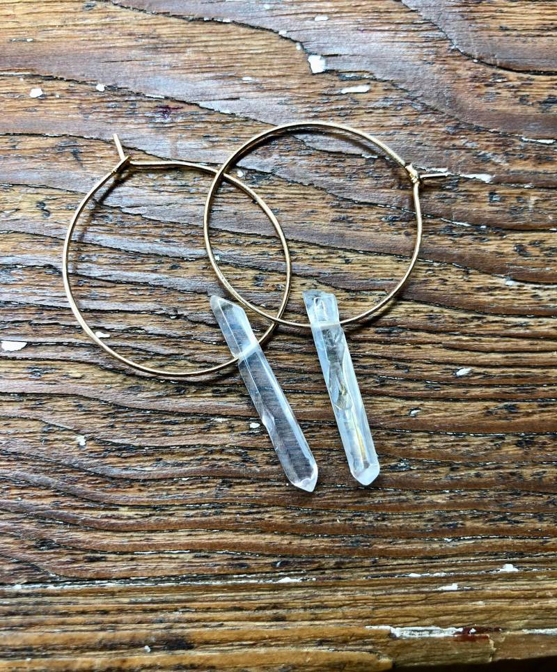 Wire Wrap Ohrringe Bergkristall in Draht Umwickelte Creolen Kristall Schutz Klarheit Wire Wrap Ohrringe Bergkristall in Draht Umwickelte Creolen Kristall Schutz Klarheit von PranaSteine