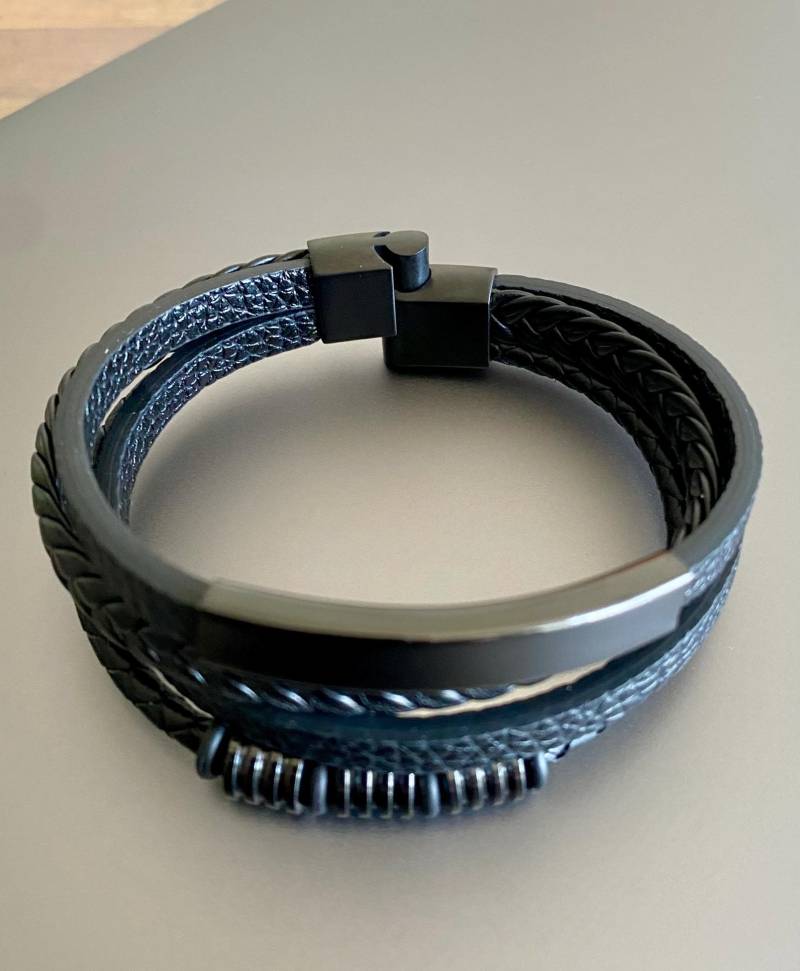Lederarmband Für Herren - Handgefertigt, Geflochten, Mit Magnetverschluss Lederarmband Für Herren - Handgefertigt, Geflochten, Mit Magnetverschluss von PrashataraAdornments