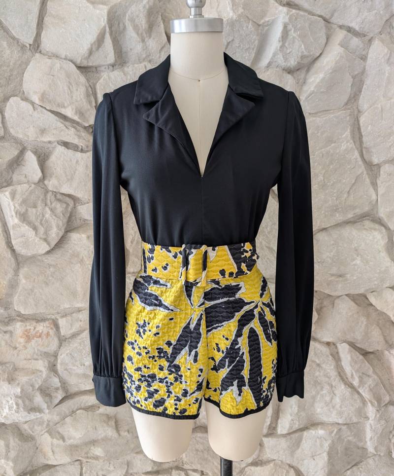 1960Er Jahre J. Russel Strampler in Schwarz Und Gelb | Klein von PratimaAnae