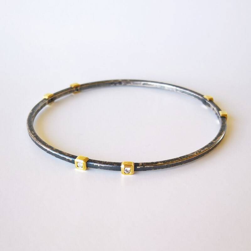 Diamant-Armreif, Diamant-Manschettenarmband, Antiker Silberner Armreif Mit 6 Diamanten in 18K Gold Lünette, Stapelarmband Aus Gemischten Metallen von PratimaDesign