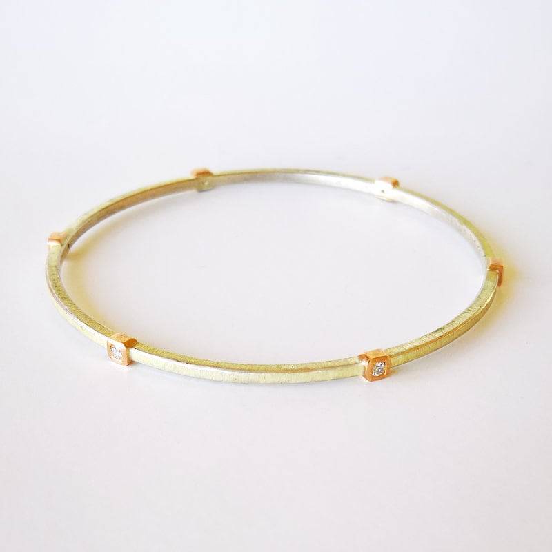 Einzigartiger Silberner Roségold-Diamant-Armreif, 6 Diamanten in 18 Karat Roségold, Mischmetall-Gold-Silber-Armreif, Handgeschmiedetes Stapelarmband von PratimaDesign