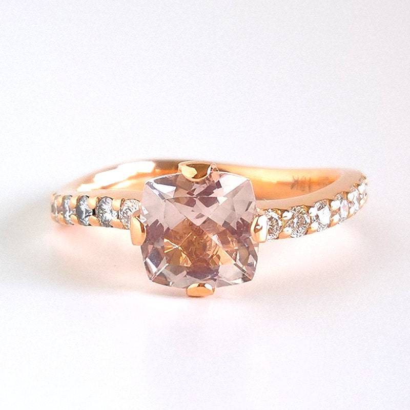Morganit Verlobungsring, 18K Roségold Solitär Ring Mit Kissen Morganit Und Diamant Pave von PratimaDesign
