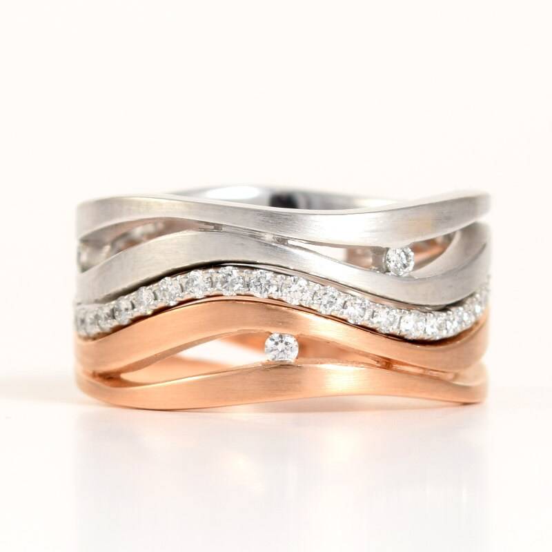 Verlobungsring + Ehering Diamant Pave Ewigkeit Band 3 Ring Braut Set "Wave' | 18K Rose Weißgold Moderne Diamant-stacking-Ringe von PratimaDesign