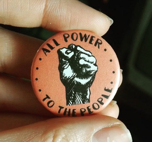 „Alle Macht Dem Volk"-Pin-Abzeichen-Button „Alle Macht Dem Volk"-Pin-Abzeichen-Button von PraxiStudio