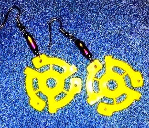 70's Schallplatten 45Rpm Retro Einsatz Leuchtend Gelbe Ohrringe von PrayersByTheBead