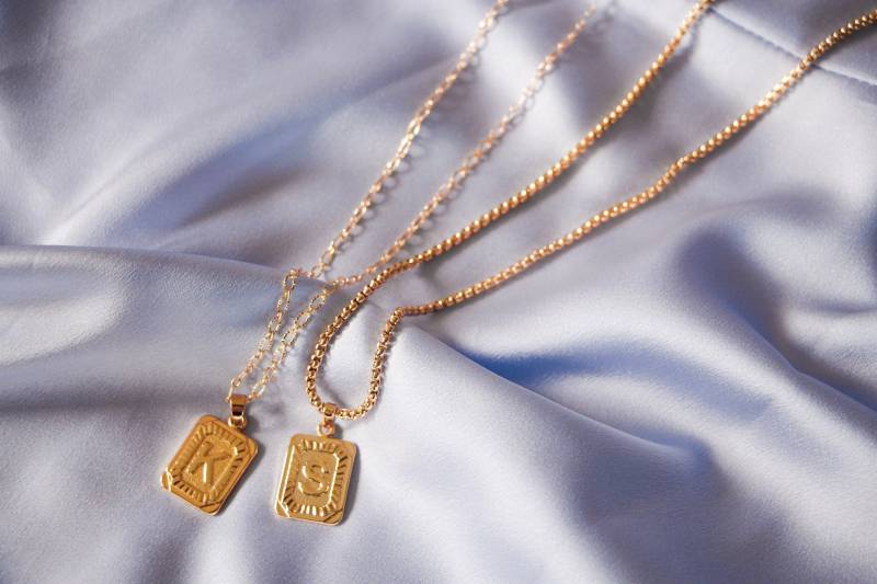 Gold Initial Letter Medaillon Anhänger Halskette Unisex Box Kette Custom Name Valentinstag Geschenk Männer Rechteck Aussage Alphabet Personalisiert von PreciousByKate