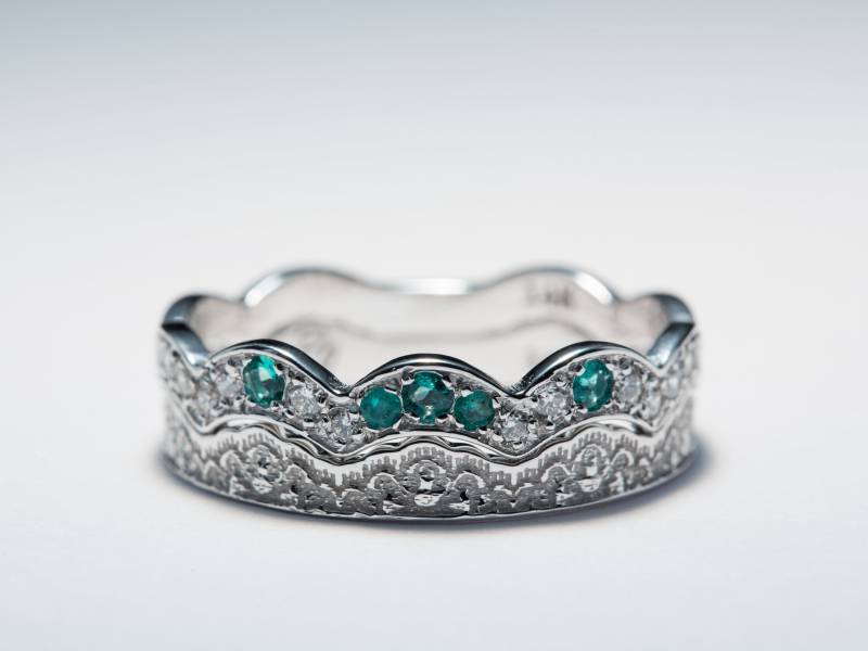 14K Gold Smaragd Diamant Welle Stapelring Set von PreciousLaceJewelry