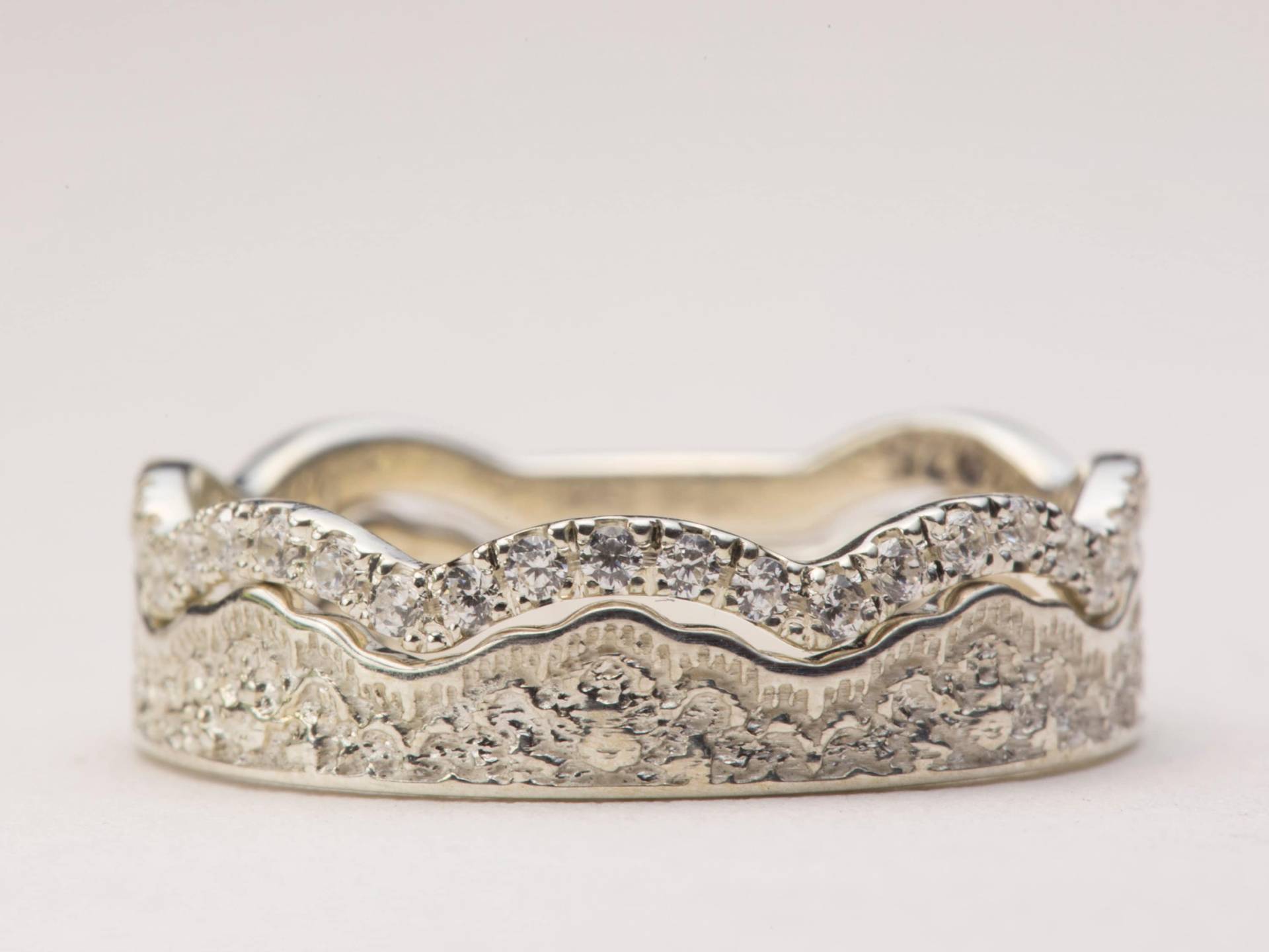 Diamant Und Spitze 14K Gold Trauring Set Geschwungene Zusteckringe von PreciousLaceJewelry