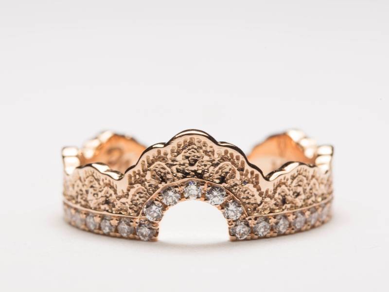 Rose Gold Diamant Spitze Krone Hochzeit Ring - Gebogenes Band von PreciousLaceJewelry