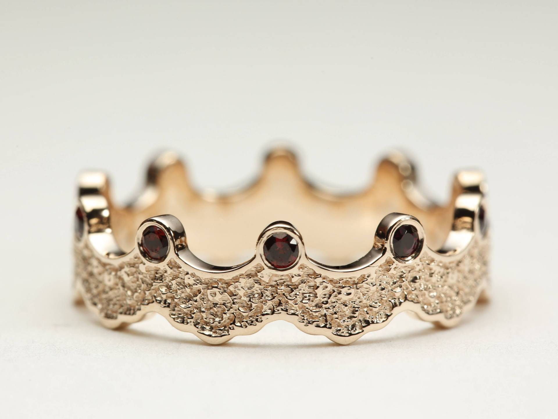 Rubin Krone Ring 14K Rosegold Eternity Band von PreciousLaceJewelry