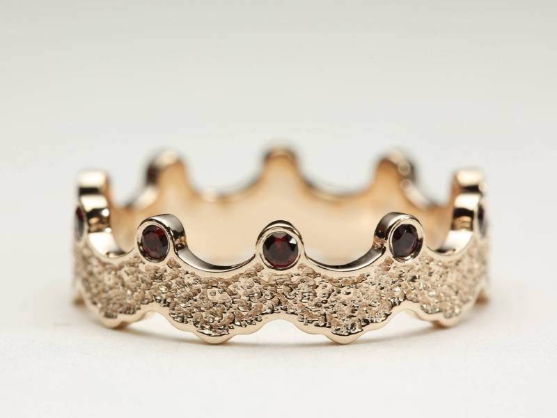 Rubin Krone Ring 14K Rosegold Eternity Band von PreciousLaceJewelry