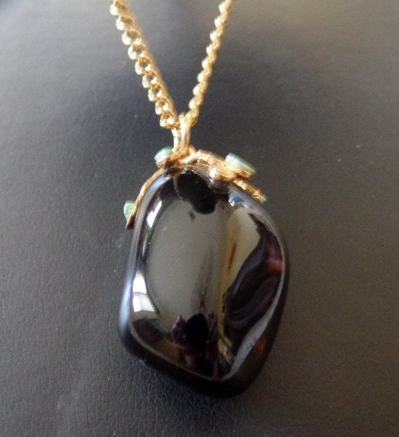 Wunderschöne Goldkette Mit Großem Schwarzem Geschliffenem Stein, Gefasst in Einer Krappenfassung von PreciousMemoriesOne